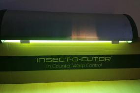 Risikofreie Lichtfalle gegen fliegende Insekten